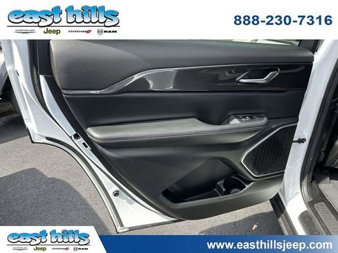 Used 2023 Jeep Grand Cherokee L Laredo AWD/4WD image 18
