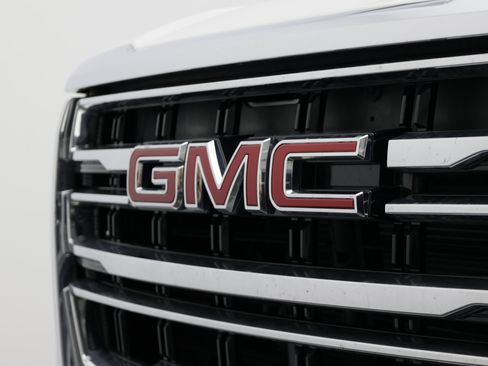 Used 2023 GMC Yukon XL SLT AWD/4WD image 10