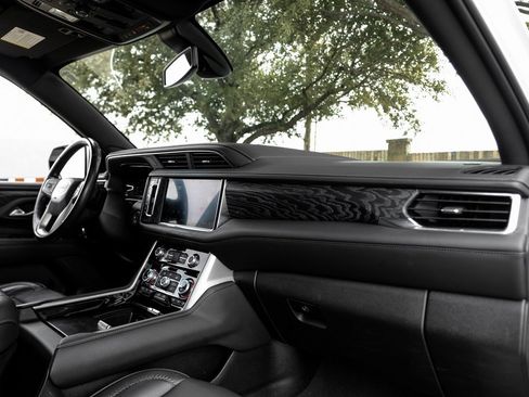 Used 2022 GMC Yukon XL Denali image 19