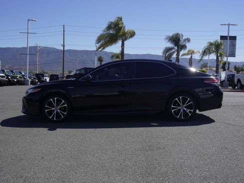 Used 2019 Toyota Camry SE FWD image 7