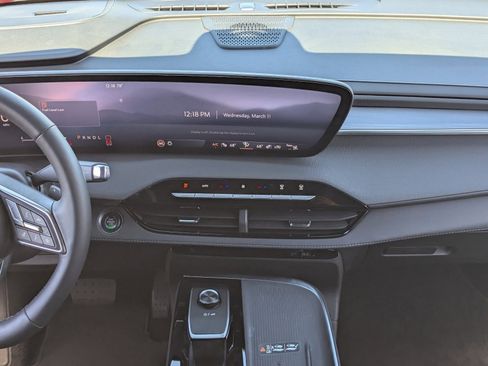 Used 2025 Buick Enclave Sport Touring image 17