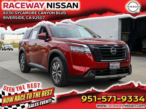 Used 2024 Nissan Pathfinder SL w/ Black Appearance Package image 1