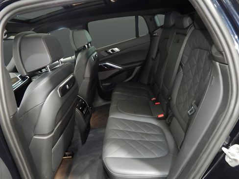 Used 2025 BMW X6 xDrive40i w/ Climate Comfort Package image 29