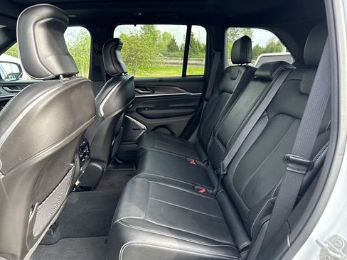 Used 2022 Jeep Grand Cherokee Overland w/ Advanced Protech Group III AWD/4WD image 23