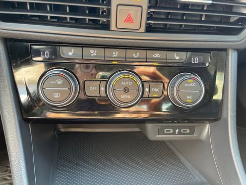 Used 2022 Volkswagen Jetta SE image 34