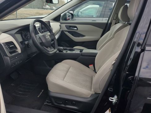 Used 2025 Nissan Rogue SV image 12