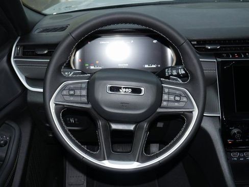 New 2025 Jeep Grand Cherokee Laredo AWD/4WD image 15