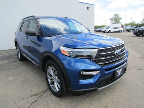 Used 2022 Ford Explorer XLT w/ Equipment Group 202A AWD/4WD image 8