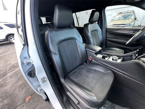 Used 2024 Jeep Grand Cherokee L Laredo image 14