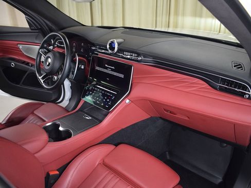 Used 2023 Maserati Grecale Modena AWD/4WD image 24
