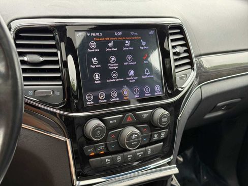 Used 2020 Jeep Grand Cherokee Overland AWD/4WD image 23