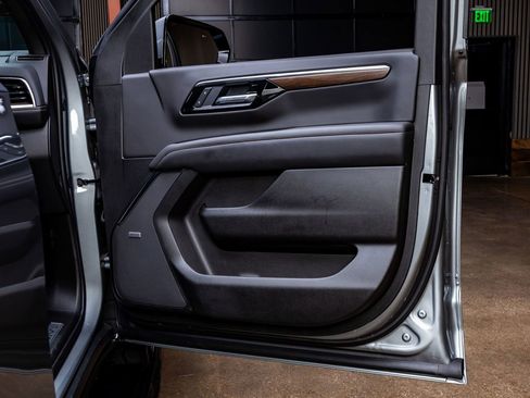 Used 2025 Chevrolet Tahoe High Country AWD/4WD image 38