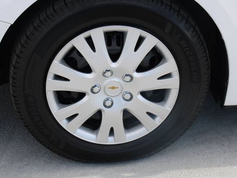 Used 2014 Chevrolet Cruze LS image 9