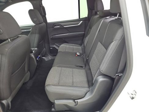 Used 2025 GMC Acadia Elevation image 3