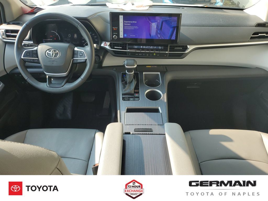 Certified 2025 Toyota Sienna XLE FWD image 18