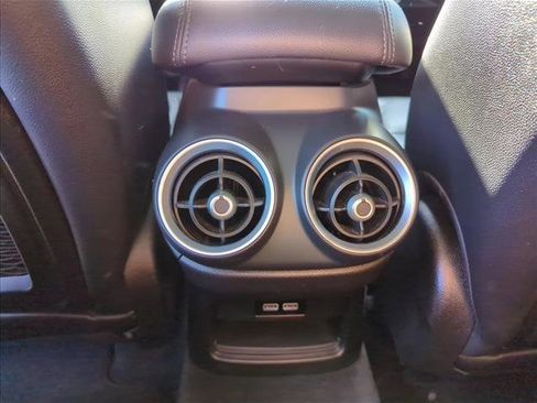 Used 2018 Alfa Romeo Stelvio AWD image 19