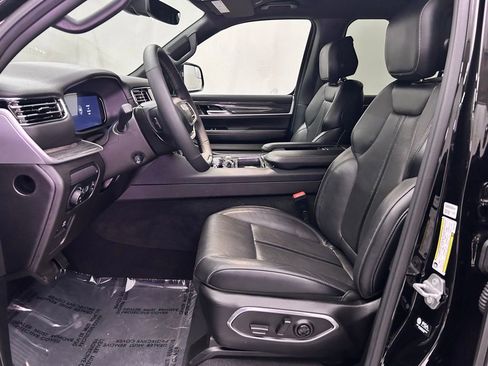 Used 2022 Jeep Wagoneer Series III w/ Convenience Group I image 18