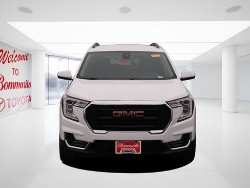 Used 2022 GMC Terrain SLE w/ Driver Convenience Package FWD image 4