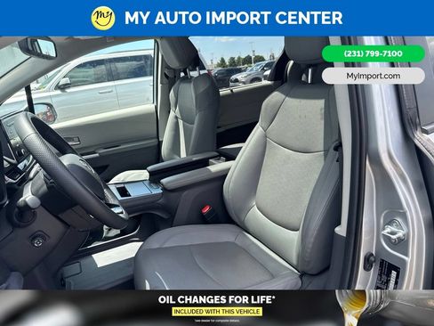 Used 2022 Toyota Sienna Limited AWD/4WD image 7