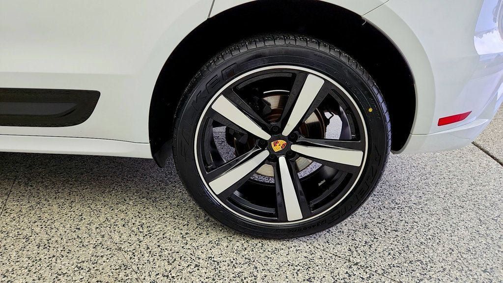 Used 2024 Porsche Macan Turbo w/ Premium Plus Package AWD/4WD image 9