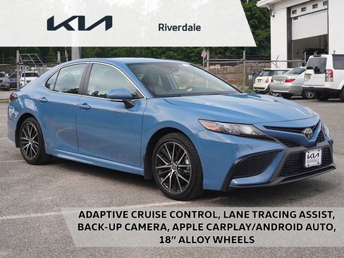 Used 2024 Toyota Camry SE FWD image 1