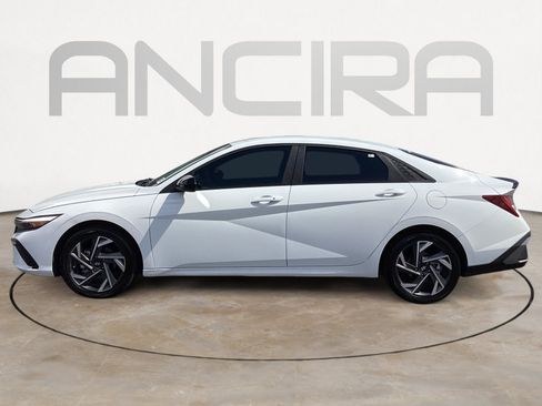 Used 2025 Hyundai Elantra SEL FWD image 11