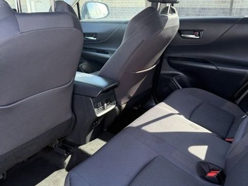 Certified 2022 Toyota Venza LE image 32