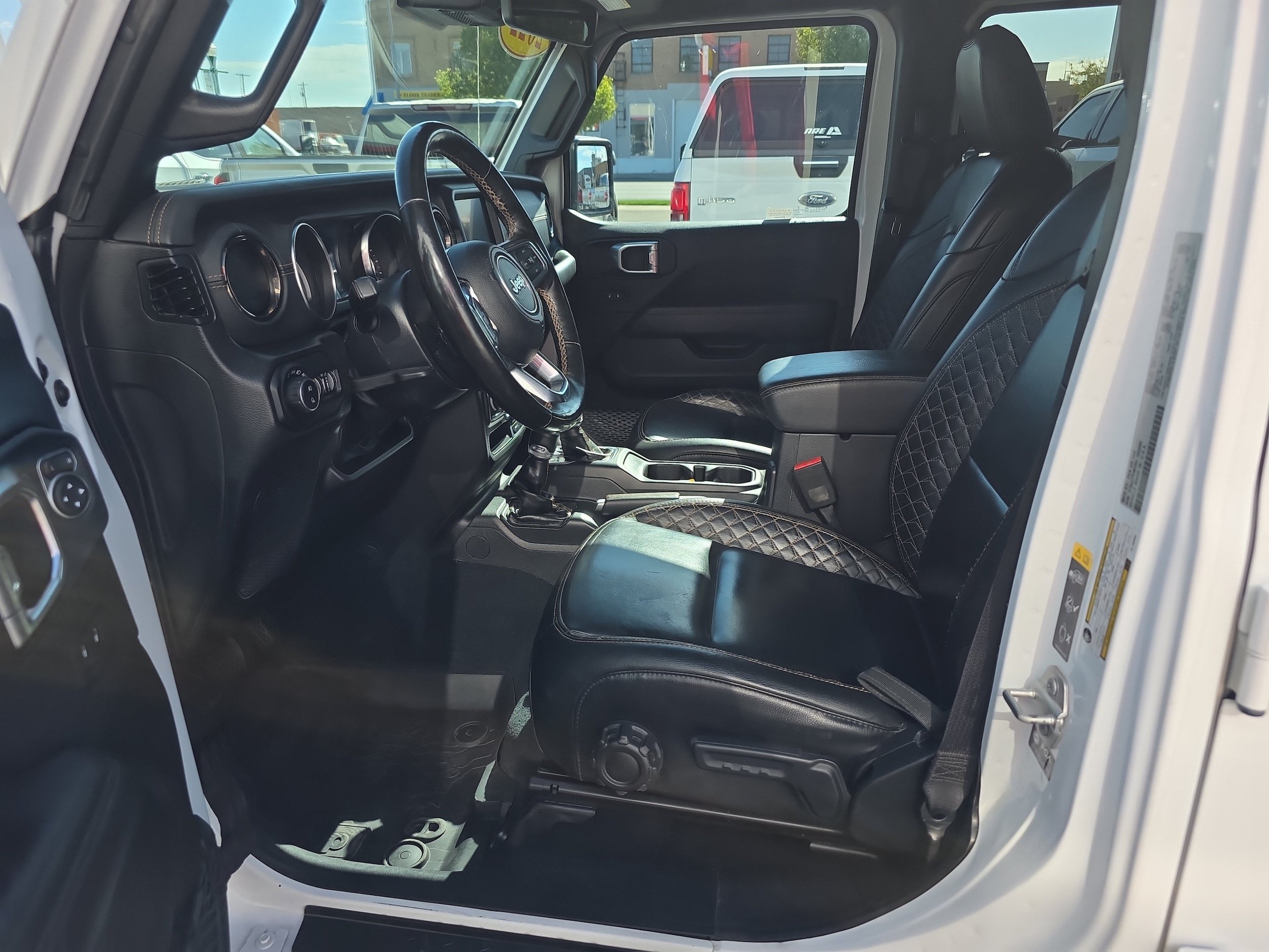 Used 2022 Jeep Gladiator Overland AWD/4WD image 2
