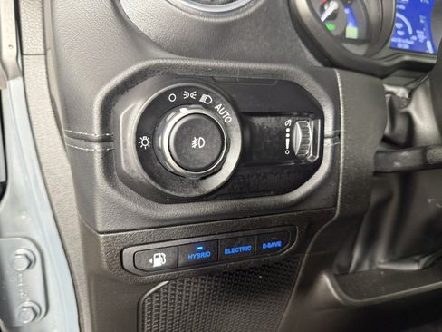 Used 2024 Jeep Wrangler Unlimited Sahara w/ Technology Group AWD/4WD image 23