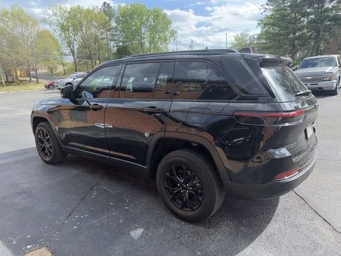 Used 2024 Jeep Grand Cherokee Altitude image 6