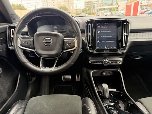 Used 2020 Volvo XC40 T5 R-Design image 13