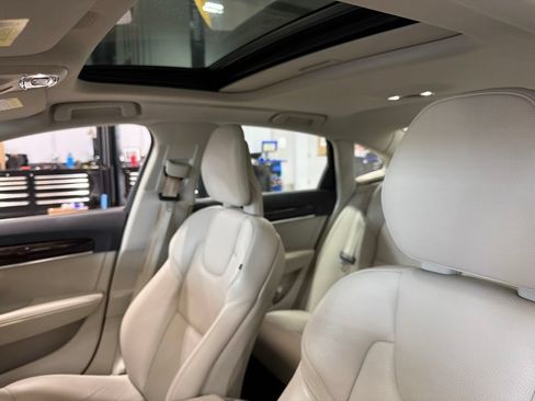 Used 2017 Volvo S90 T6 Momentum w/ Vision Package AWD/4WD image 8