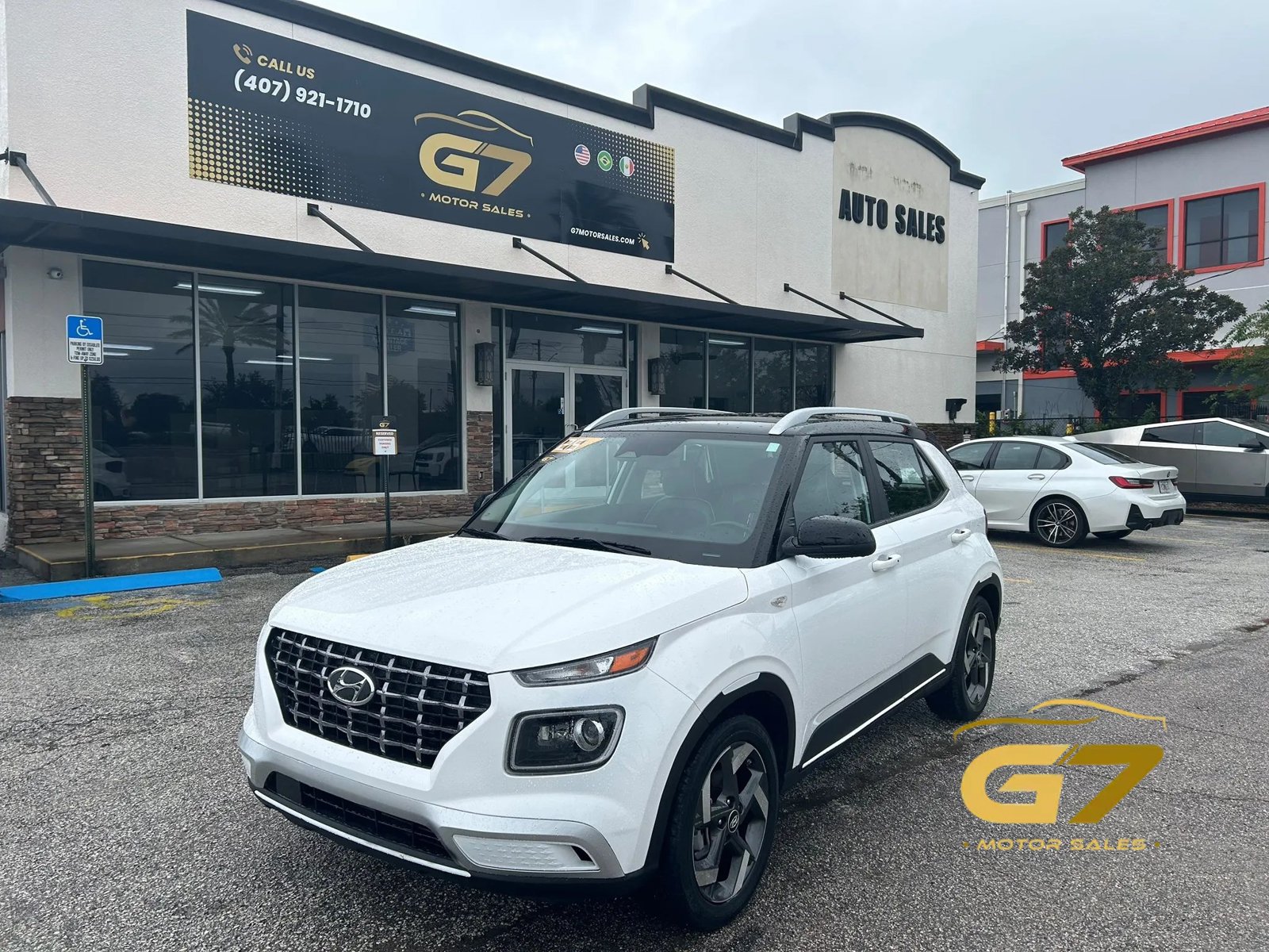 Used 2025 Hyundai Venue Limited FWD image 1