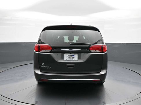 Used 2020 Chrysler Pacifica Touring-L Plus FWD image 7