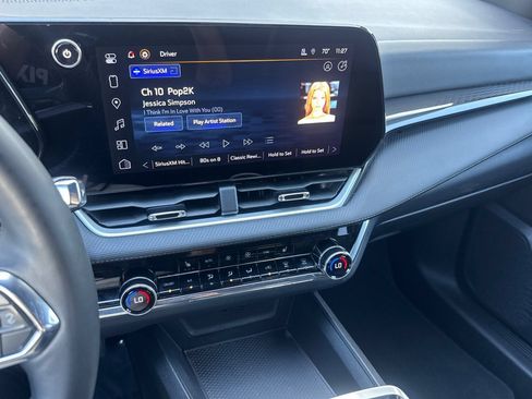 Used 2025 Chevrolet Equinox LT w/ Convenience Package II FWD image 25
