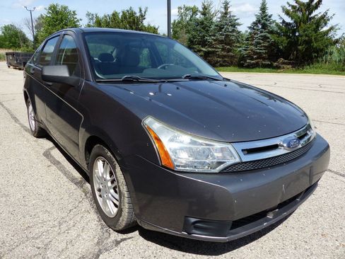 Used 2010 Ford Focus SE FWD image 10