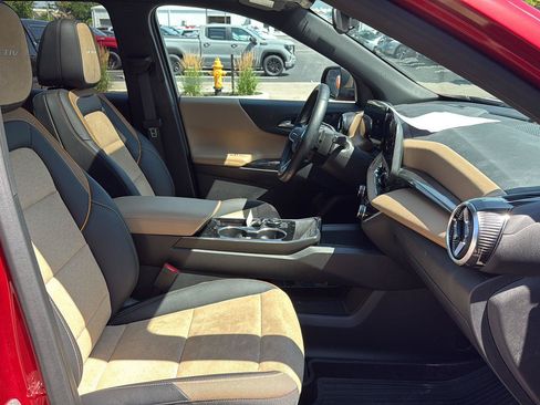 Used 2025 Chevrolet Equinox ACTIV AWD/4WD image 12