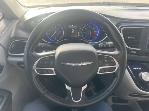 Used 2020 Chrysler Pacifica Touring-L image 15