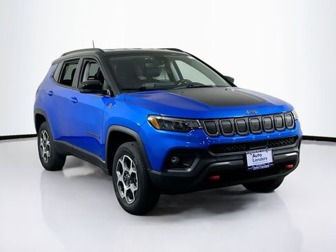 Used 2022 Jeep Compass Trailhawk w/ Trailhawk Convenience Group AWD/4WD image 3
