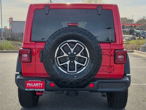 Used 2024 Jeep Wrangler Unlimited Rubicon w/ Technology Group image 7