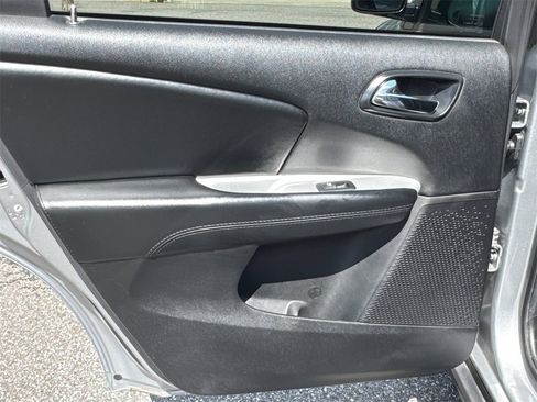Used 2019 Dodge Journey SE image 20
