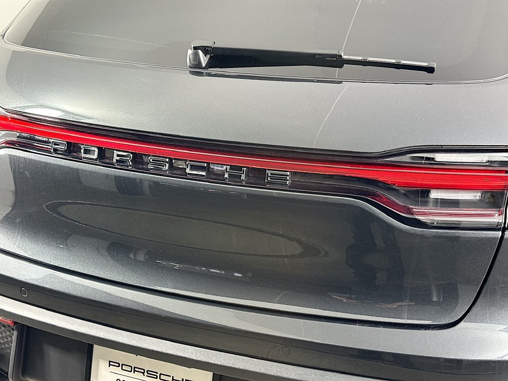 Certified 2025 Porsche Macan AWD/4WD image 34