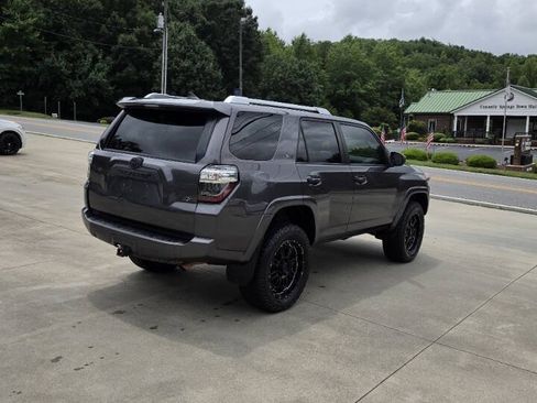 Used 2016 Toyota 4Runner SR5 RWD image 3
