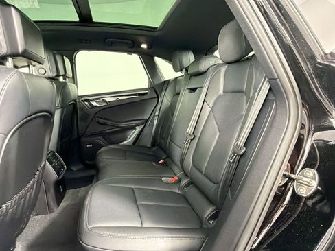 Certified 2023 Porsche Macan AWD/4WD image 18