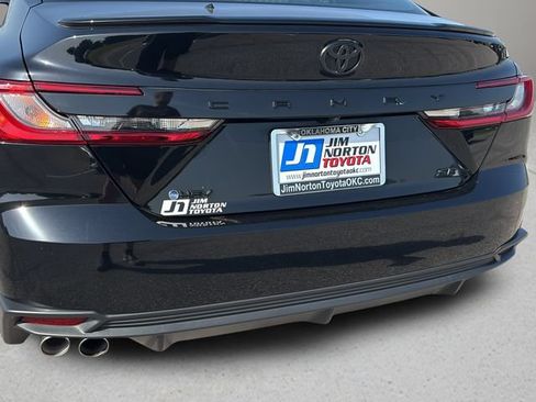 Used 2025 Toyota Camry SE w/ Convenience Package FWD image 12