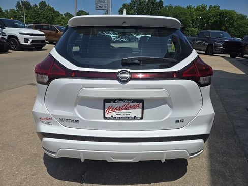 Used 2024 Nissan Kicks SR w/ SR Premium Package FWD image 9