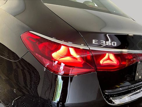 New 2026 Mercedes-Benz E 350 4MATIC Sedan image 5