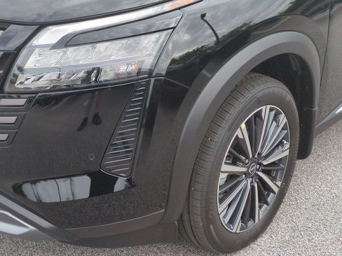 New 2026 Nissan Pathfinder Platinum w/ Accent Package AWD/4WD image 10