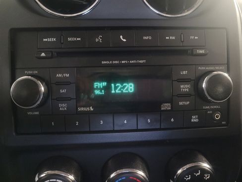 Used 2017 Jeep Patriot Latitude FWD image 25