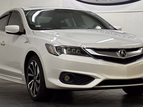 Used 2018 Acura ILX FWD image 2